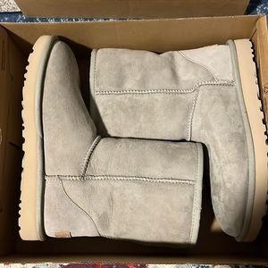 UGG Classic Short II boots Light Grey